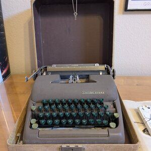 Smith Corona Manual Portable Clipper Typewriter 1950s Serial No. H65432L